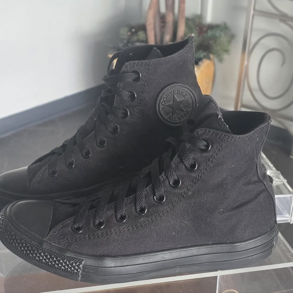 Black Out Converse  Womens 10 / Men 8 - Picture 1 of 8